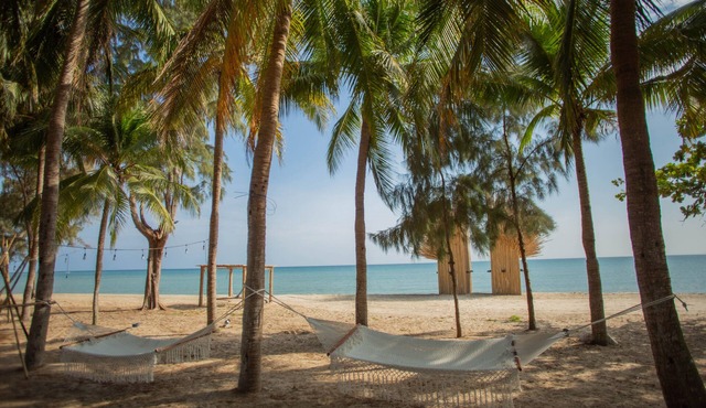 Hola Beach-Beach Club & Eco Glamping Resort