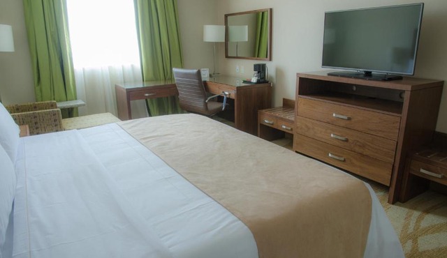 Holiday Inn Express and Suites Celaya by IHG