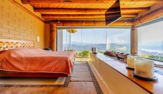 Home in Valle de Bravo · 6 bedrooms · 10 beds · 7 baths