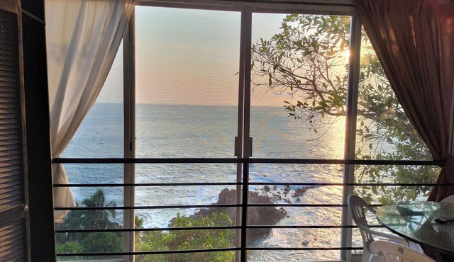 Hotel and cabins the best place to rest in front of the sea. 7443204340