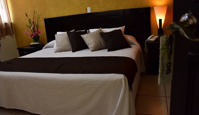 Hotel Suite Azomali