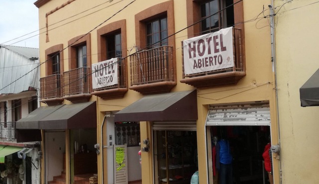 Hotel y Plaza Jalpan
