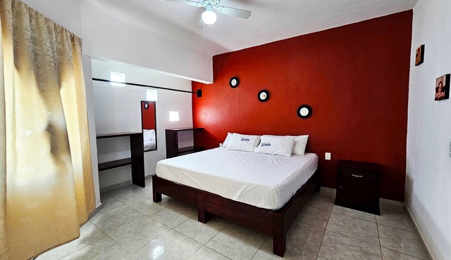 House 5 Minutes From the Women's Hospital With All Services