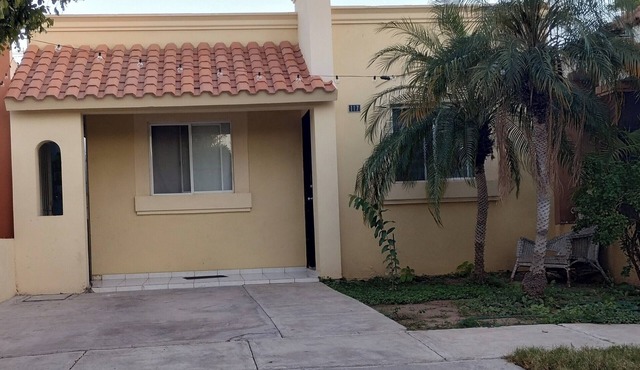 House in private neighborhood for 3 bedrooms 3 beds