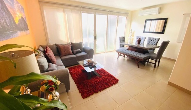 HOUSE OF THE SEA, fraction. private with pool, by car 7 minutes from the beach and downtown