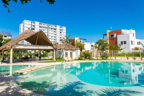 House with 3 Pools, Kids Area, 15 Minutes to the Hotel Zone
