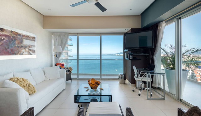 Icon Panoramic Views Ocean Beach Front Best Pool & SPA