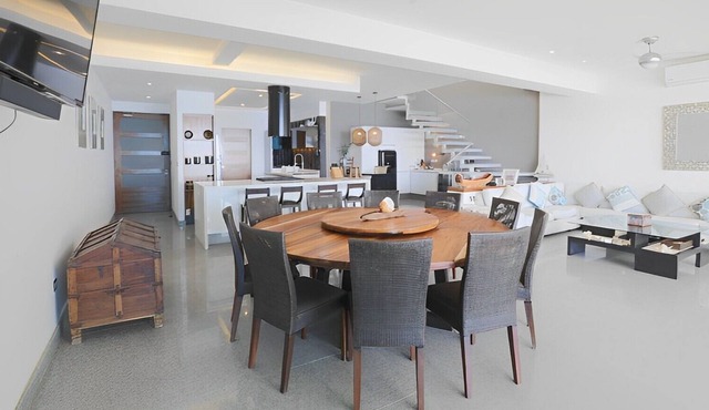 Incredible penthouse with ocean views