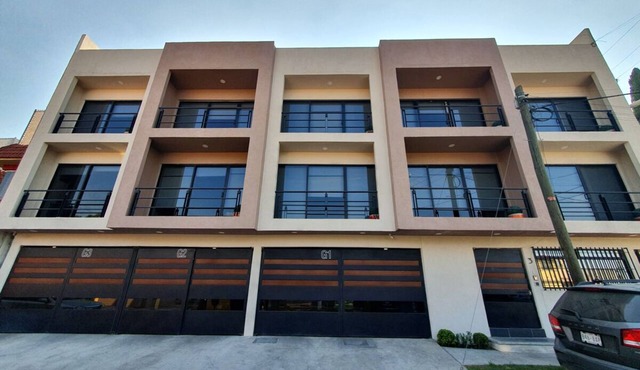 INCREDIBLE PREMIUM SUITE 2 MINUTES FROM TEC! 08