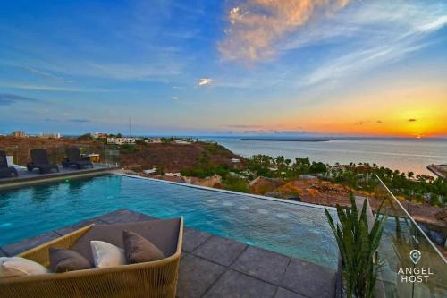 Infinity Pool Bay Views BBQ Walk to Beach