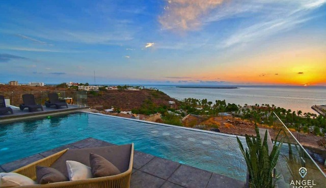 Infinity Pool, Bay Views, BBQ, Walk to Beach