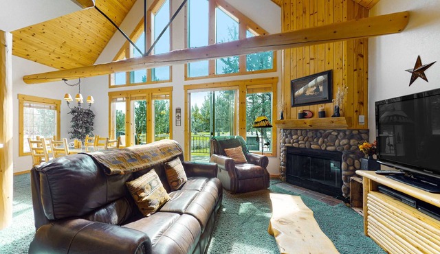 Inviting chalet with private hot tub, grill, 3 pools, hot tub, gym, & tennis