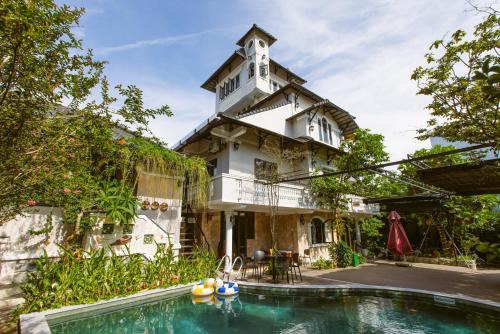 Iris Hill Villa Hue