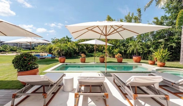 It is a private villa with beautiful views,comfortable,a quiet place to vacation
