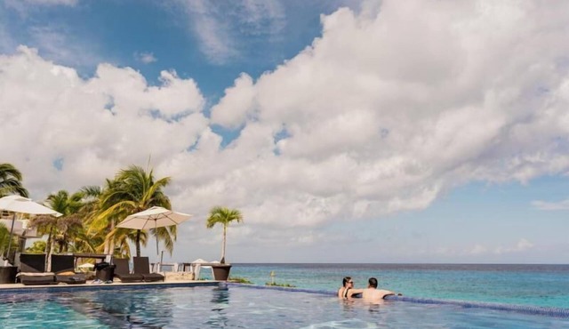 Just What You Were Looking For! Free Parking, Beach Access, Onsite Pool