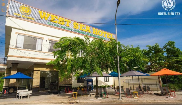 KHÁCH SẠN BIỂN TÂY
