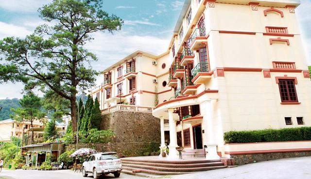 Khách Sạn Cây Thông