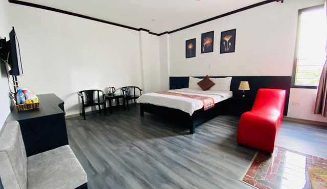Khách sạn Hoàng Gia