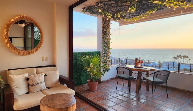 King BR with Private OCEAN VIEW Deck●Steps to Beach & Malecon●Safe Loc
