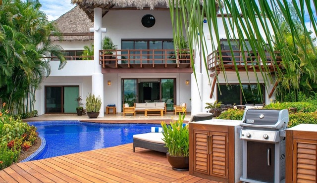 Kovay Gardens Resort Villa Steps away from the Ocean & Beach & PRIVATE POOL!
