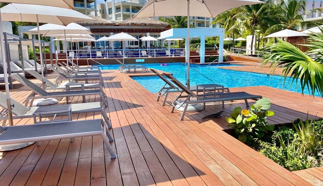 La Amada Deluxe 1 BR Condo w/Private Beach