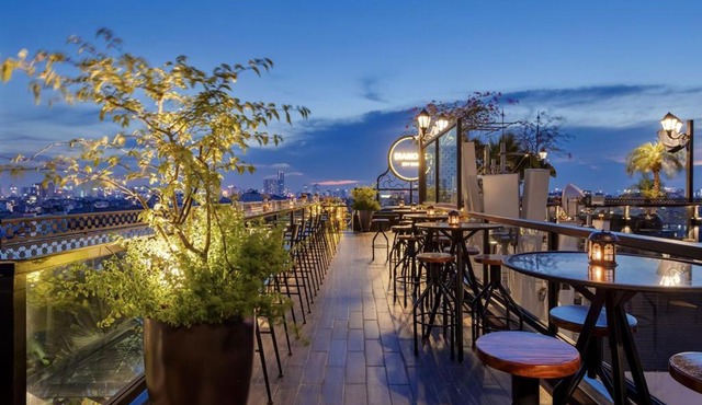 La Mejor Hotel & Sky Bar