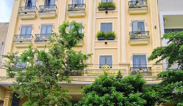LA MIA Lakeview Hotel