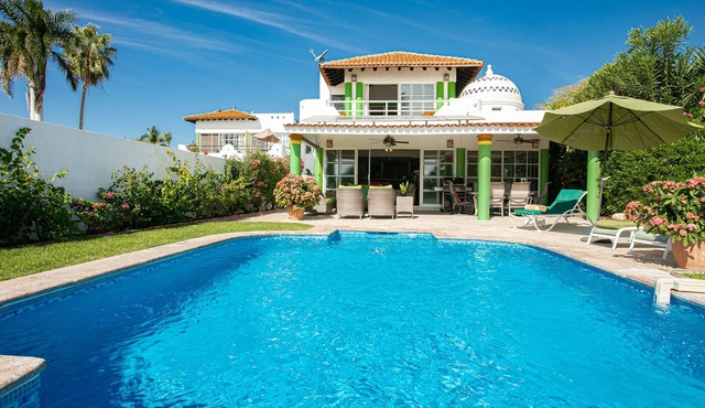 La Puntilla, Luxury 3-bedroom, 3-bath home with heated pool in gated community