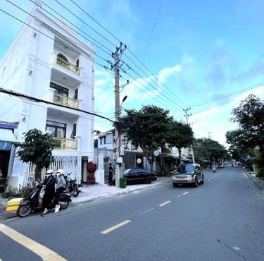 LAKSHMI APARTMENT & HOTEl