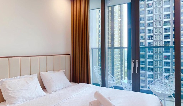 Landmark 81-10.20