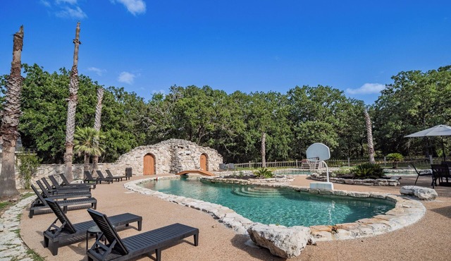 Large Group Ranch Retreat 4 Houses 45 Acres Pool Sleeps 40