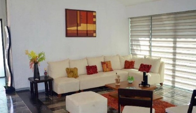 Large House-walking to beach-10 guests!