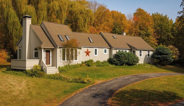 Large Villa: 5 Beds, 3 Baths, Firepit, Cozy Stay