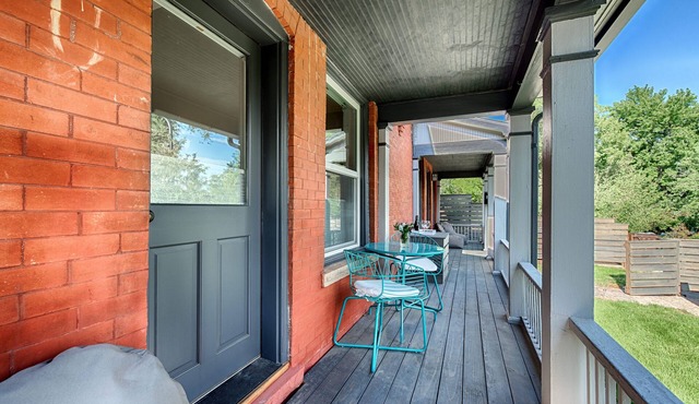 LIGHT AND MODERN HIGH END HERITAGE HOME! Walk to Pearl St, CU, Google & hiking