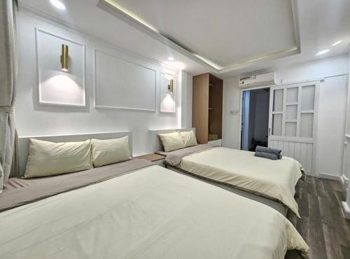 LoCo's FullHouse 3Beds2Brs3WC