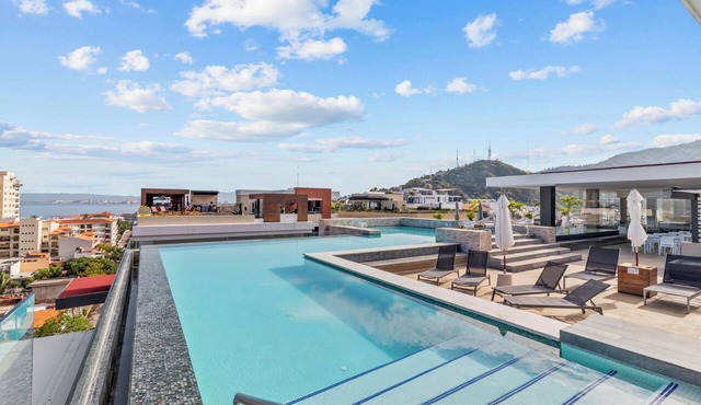 Loft 268 Retreat | Rooftop Pool, Bar & Gym