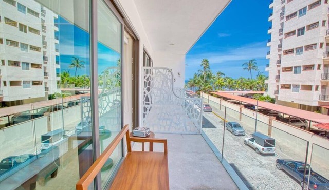 Lovely 2 BR in Zona Romantica