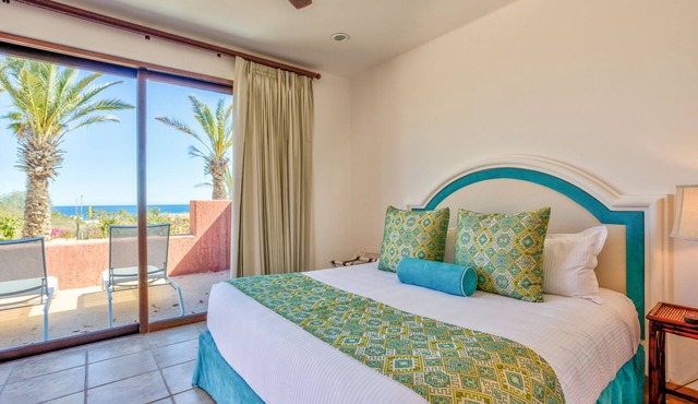 Lower Cascada: Ocean view suite with indoor/outdoor showers