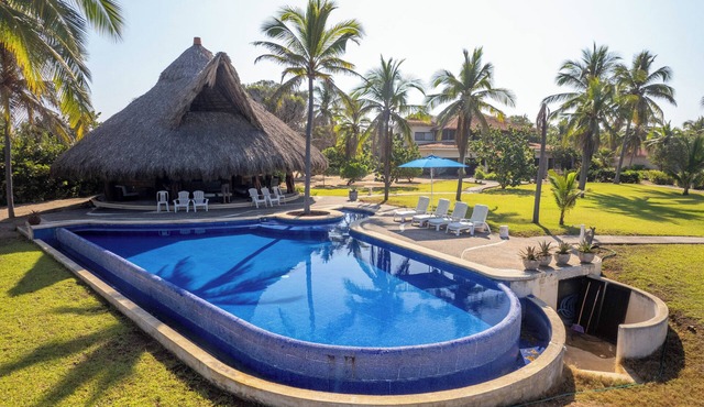 Lush Beachfront Oasis Near Ixtapa/Zihuatanejo