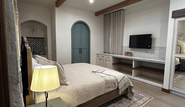 Lux Chateau Del Valle – Vineyard View Residence