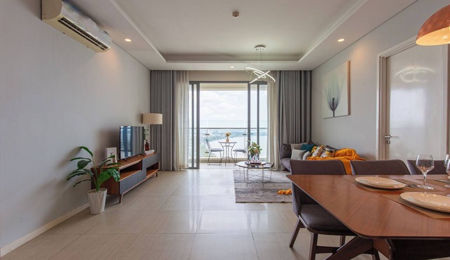 € € Lux Riverview 2brs #diamondisland