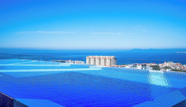 Luxurious 2800 sq ft 3 bed/3 bath view condo in Puerto Vallarta, gym + parking!