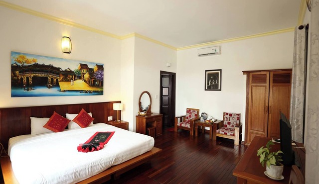 Luxurious 9-bedroom villa with AC and WiFi in charming Hoi An