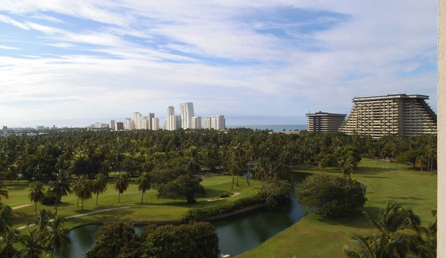 Luxurious apartment on golf course at the ocean in Acapulco