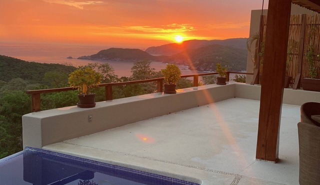 Luxurious Vacation Home, Amazing Ocean Views, 4 BR 4 1/2 Baths, Private Pool!