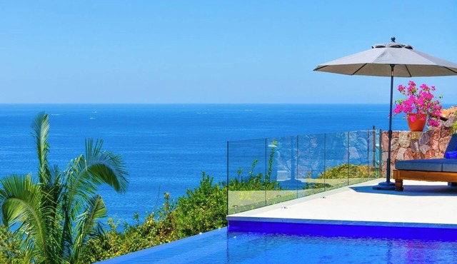 Luxury 3-bed Villa,Spectacular Views, Saline pool & Staff