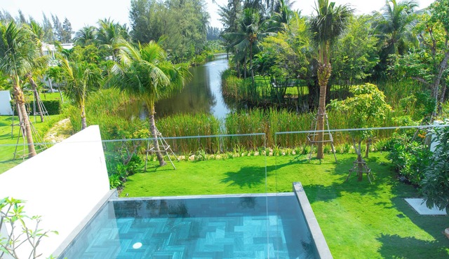 Luxury 4 Bedrooms Riverfront Villa Sanctuary Ho Tram- Cooking,BBQ & Pets allowed
