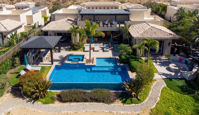 Luxury 5BR Villa | Pool, Jacuzzi & Golf Views