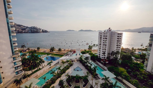 Luxury apartment in front of Acapulco Beach