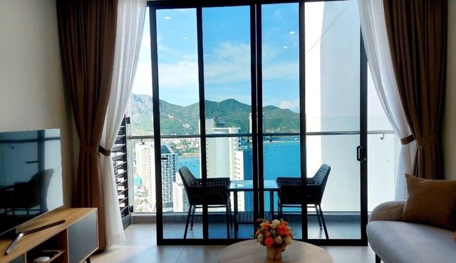 Luxury apartment with sea view, Thap Ba